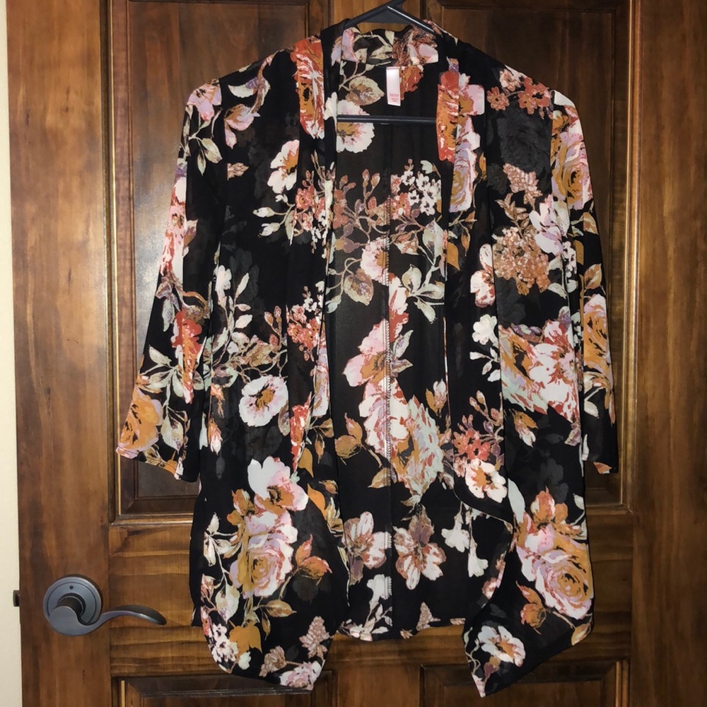 Xhilaration lightweight, beautiful floral blazer
